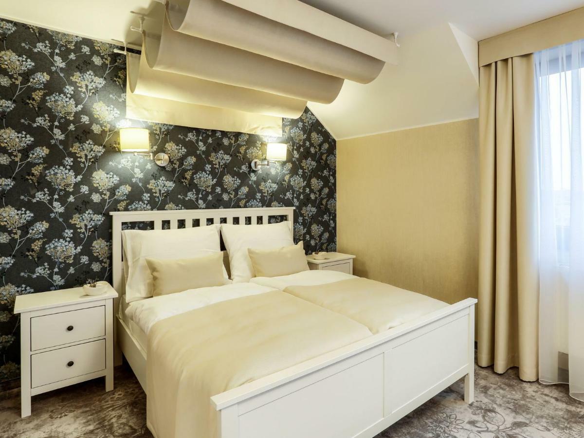 Hotel Antek Zlinice Exterior foto